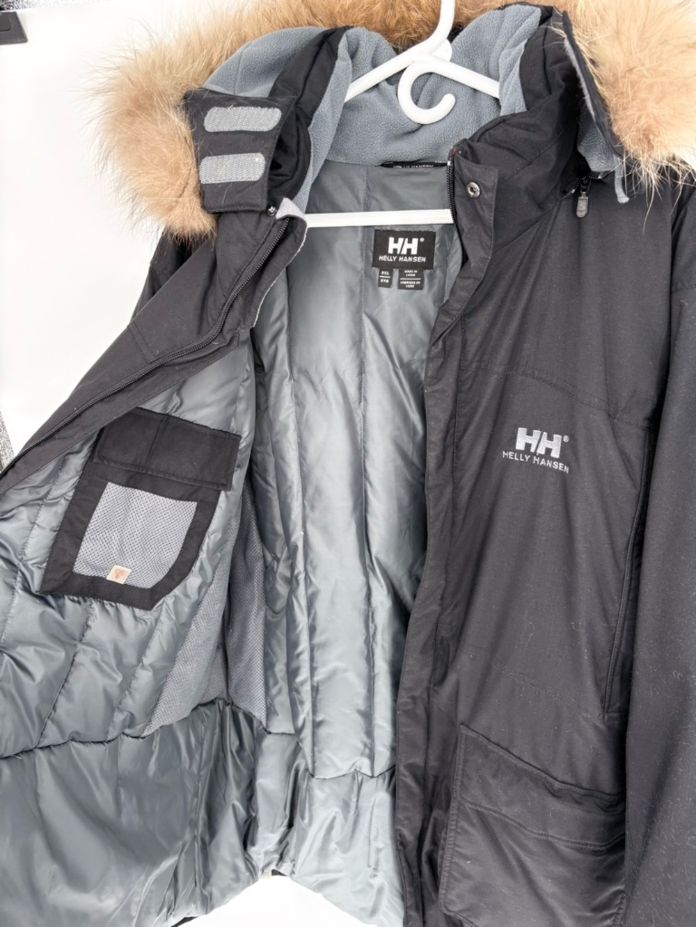 Men’s Helly Hansen Down Parka with Raccoon Hood - Picture 3 of 14